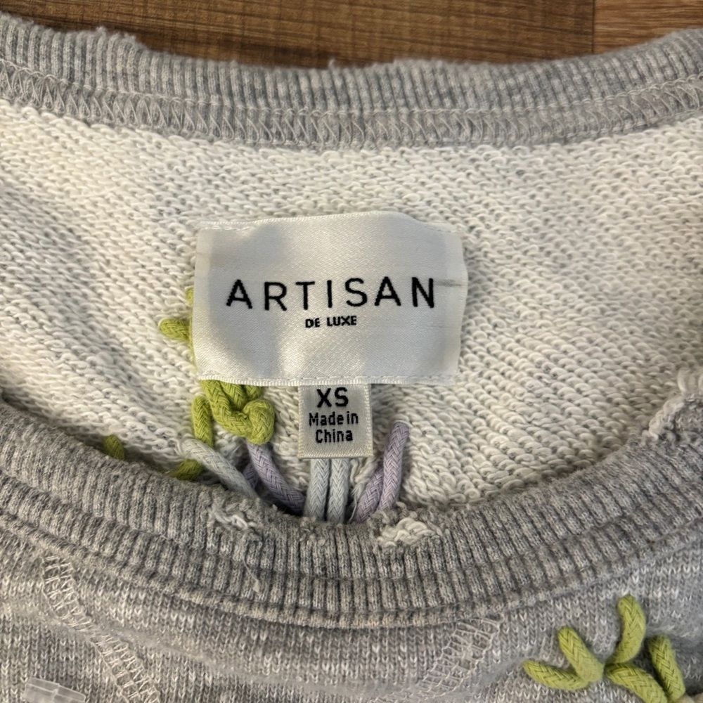 Anthropologie Artisan De Luxe Distressed Sweatshirt Floral Yarn Embroidery RARE - Picture 4 of 9